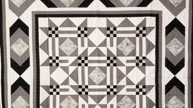 Unleash Your Creativity with the Modern Geometry Quilt!